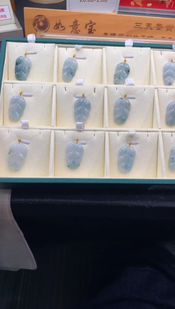 颈饰18K金镶嵌翡翠FA104 翡翠飘花叶 多样性发其一