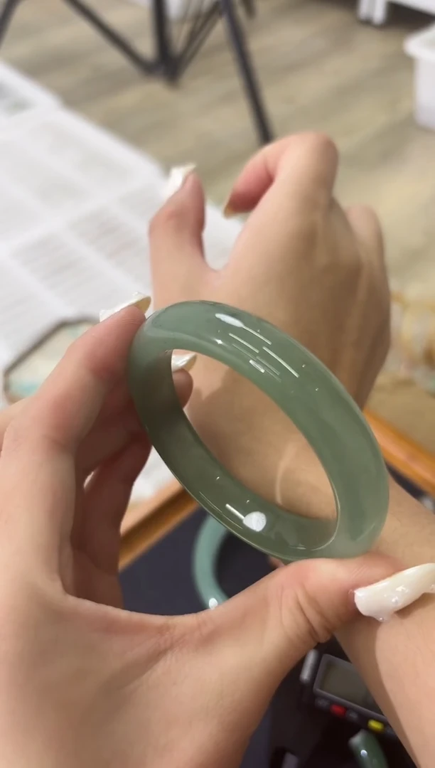 未镶嵌手镯石英质玉27-54D