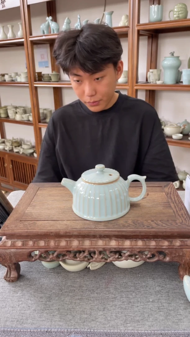 瓷片天青贝壳釉支烧青莲壶