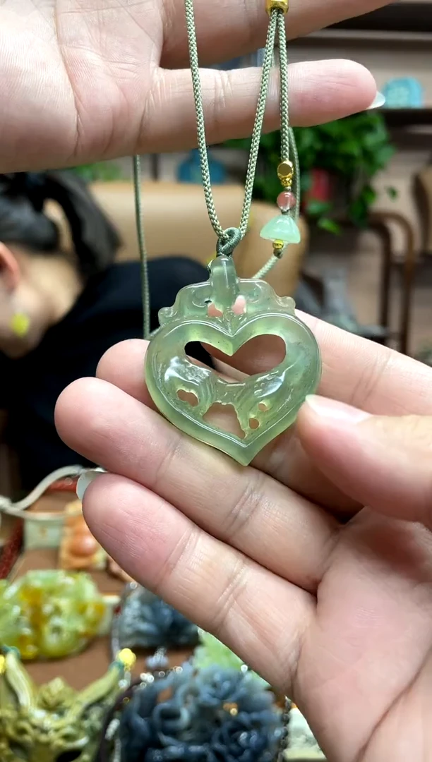 未镶嵌岫玉吊坠·