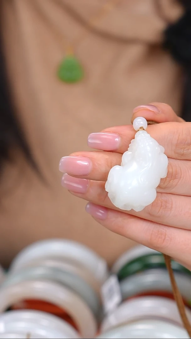 吊坠(赠链)未镶嵌和田玉