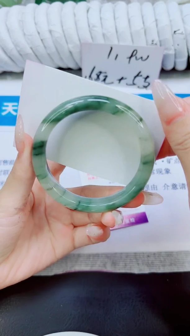 未镶嵌手镯石英质玉190/56.7