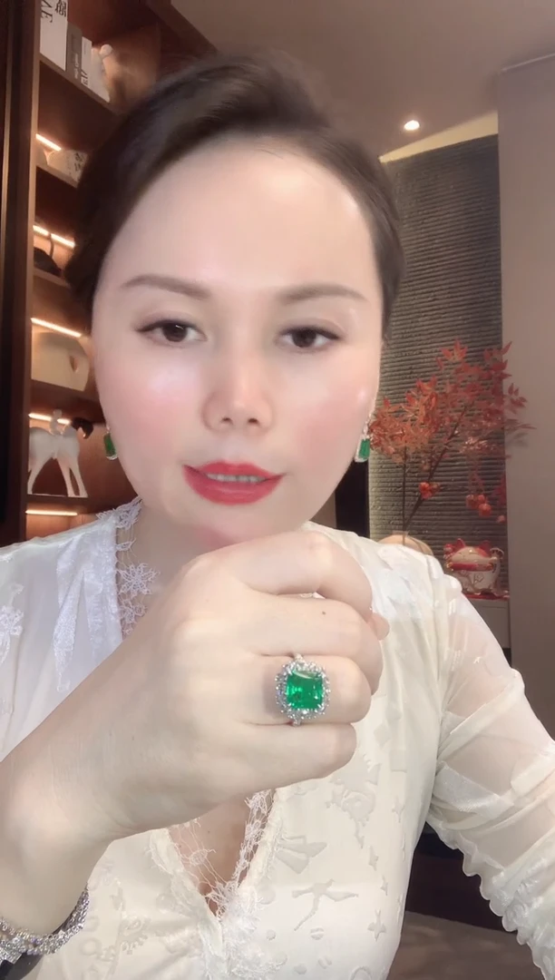 18K金镶嵌戒指祖母绿A71