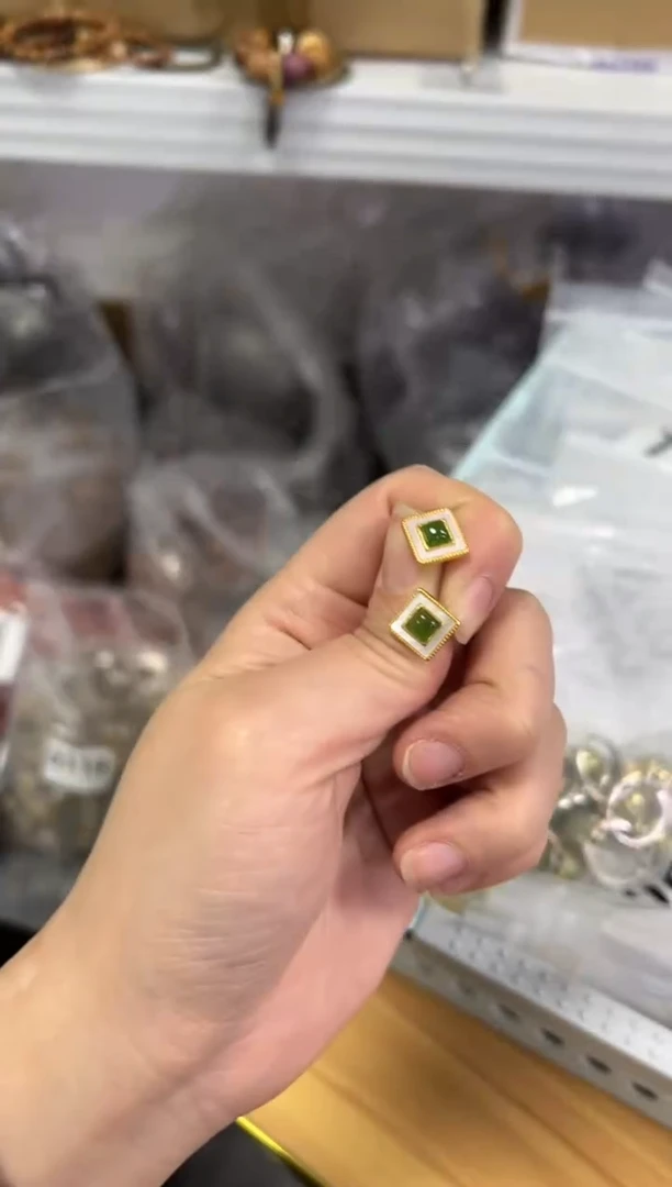 【闪购商品】和田玉耳饰银S925镶嵌和田碧玉银镶嵌耳钉[3441]
