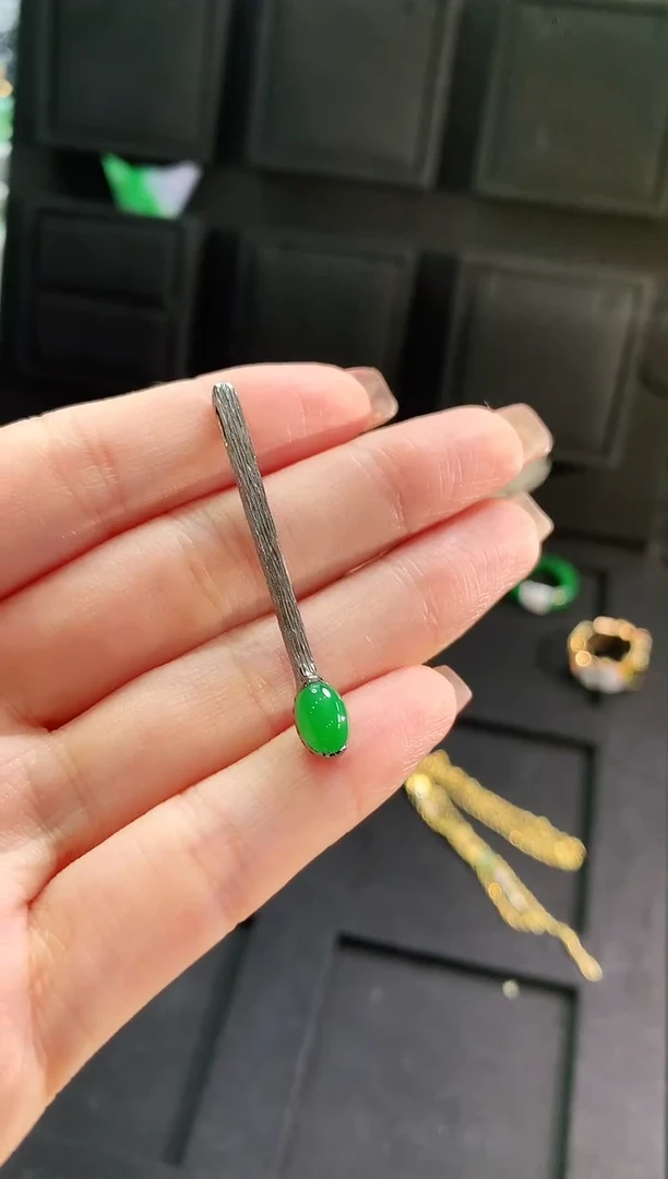 【闪购商品】翡翠颈饰18K金镶嵌吊坠