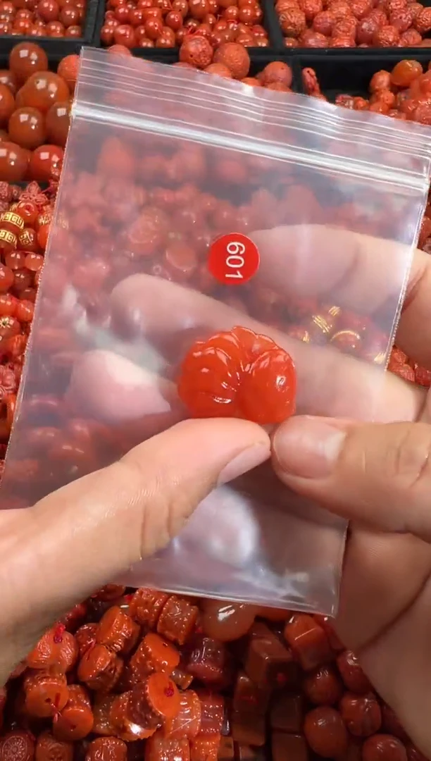 南红玛瑙未镶嵌颈饰1