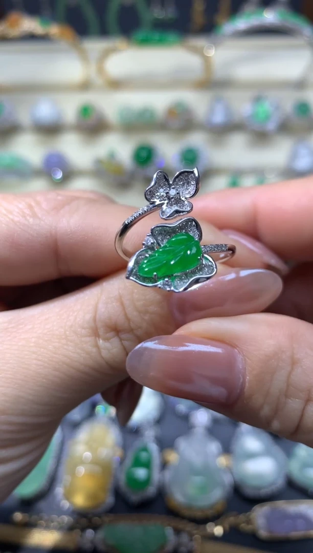 【闪购商品】翡翠颈饰18K金镶嵌戒指