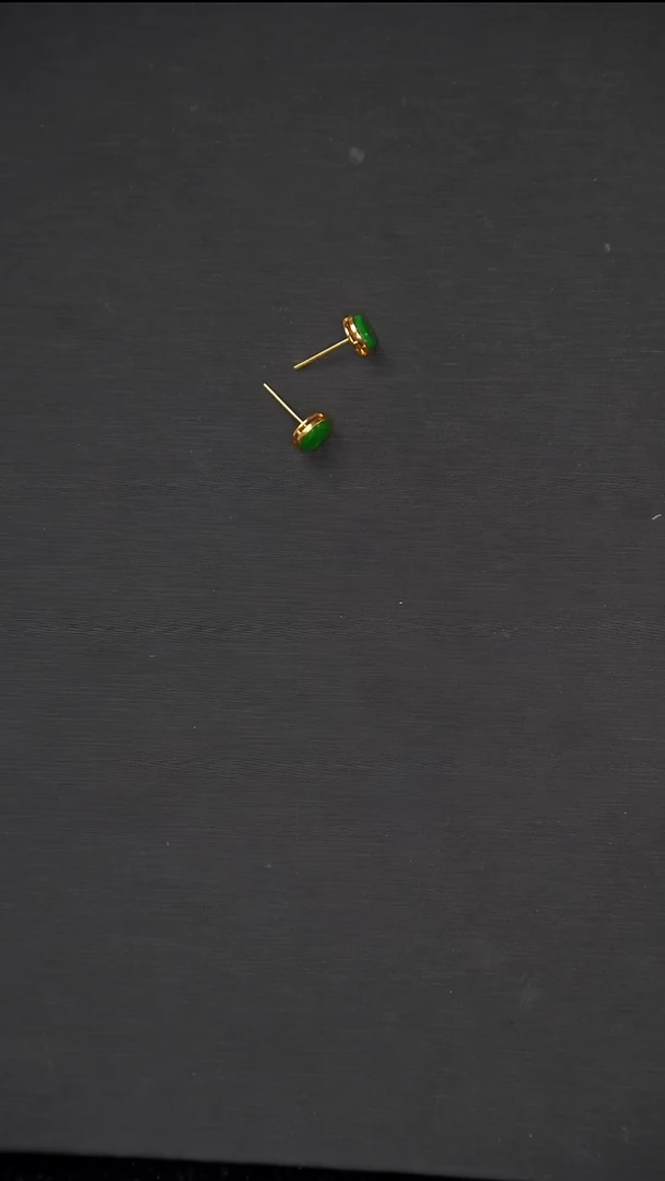 18K金镶嵌翡翠耳饰耳钉