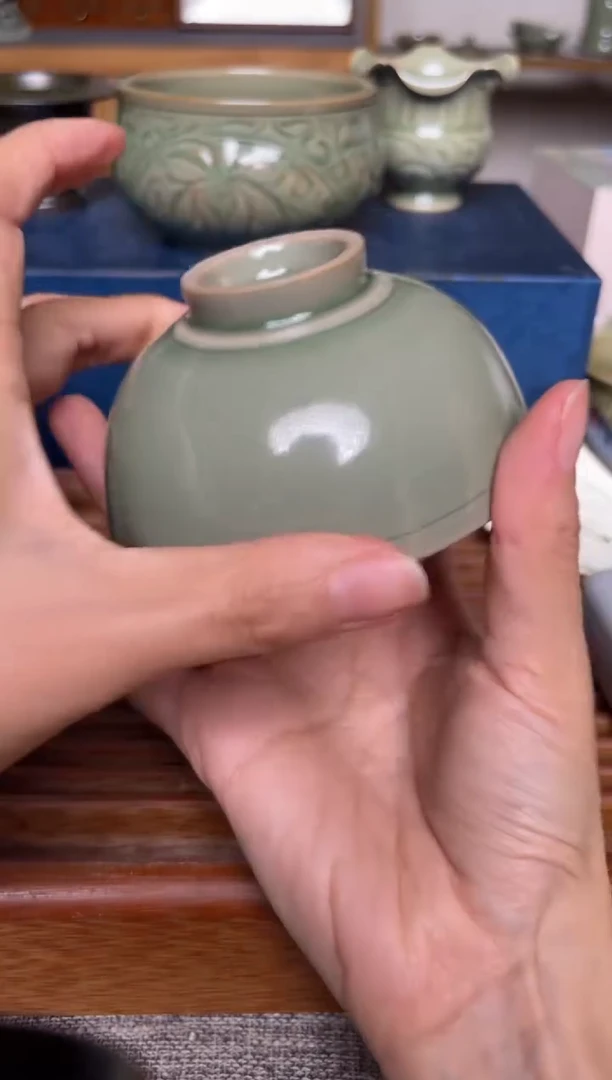 瓷器345纯手工秘色素面玉兰杯 微瑕