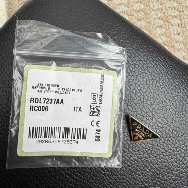 95新 Prada/普拉达 零件单个/ 乱乱子中古/111734不支持鉴定