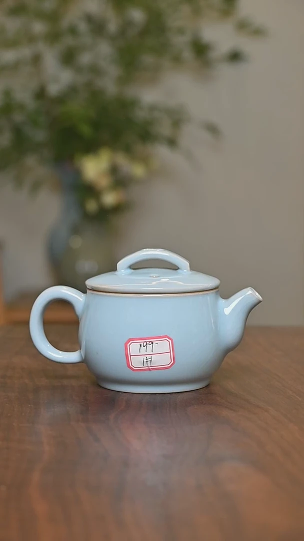 1# 天青釉 汉瓦壶 支钉无款