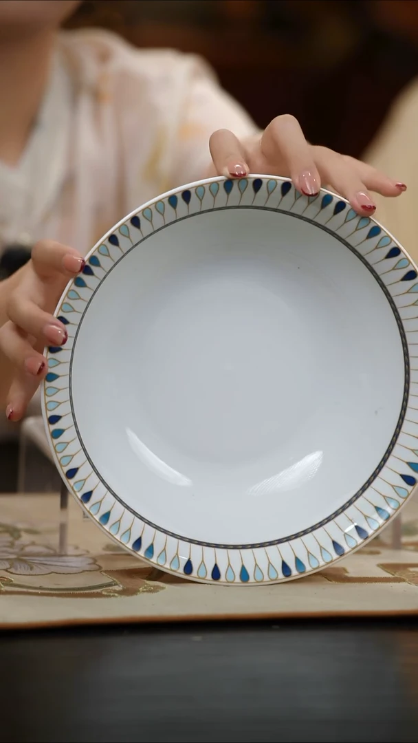 1个微瑕蓝雀羽9英寸斗碗