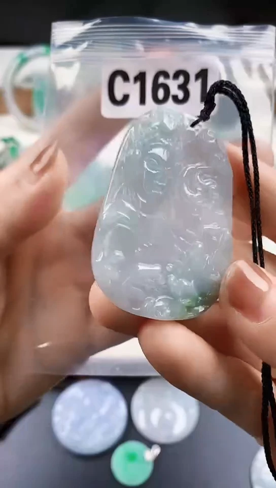 颈饰未镶嵌翡翠天然翡翠吊坠挂件