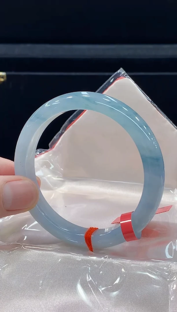 翡翠手镯未镶嵌手镯