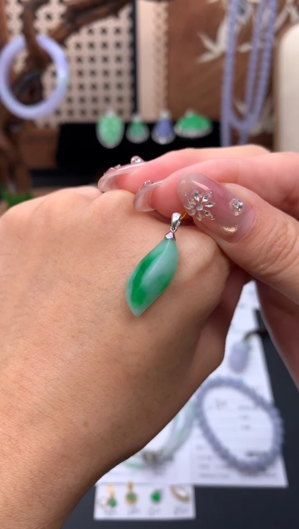 18K金镶嵌定制翡翠48小时鉴赏期 退货不扣服务费
