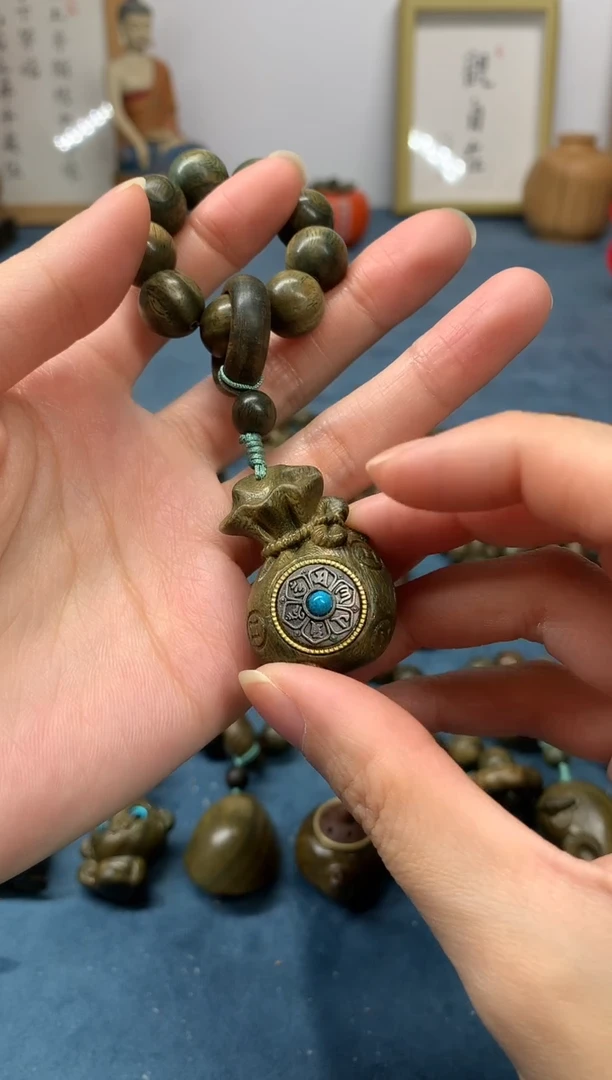 【闪购商品】维腊木（绿檀）把件赚钱袋 盘玩件