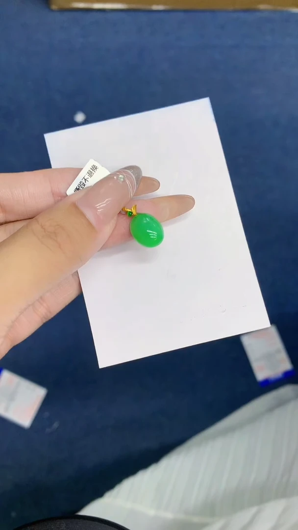 颈饰18K金镶嵌翡翠1