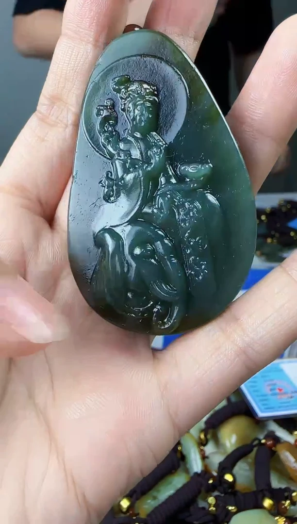 和田玉未镶嵌颈饰1