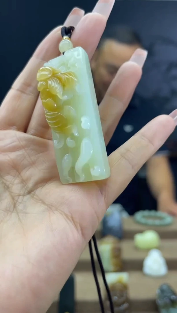 颈饰未镶嵌和田玉1