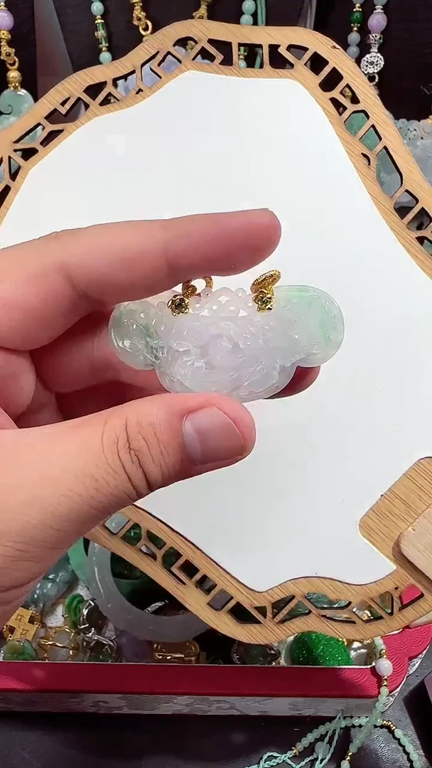 颈饰未镶嵌翡翠吊坠