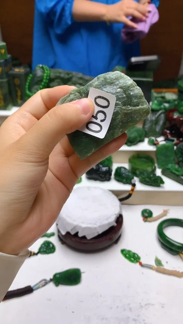 和田玉（碧玉）未镶嵌珠宝半成品0