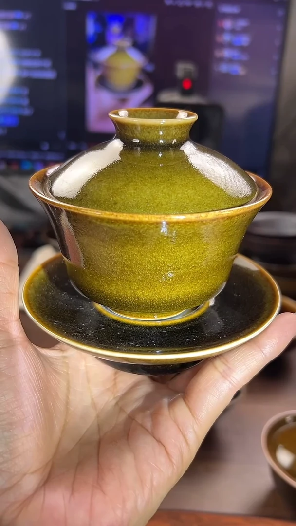 鳝鱼黄色的三才马蹄盖碗