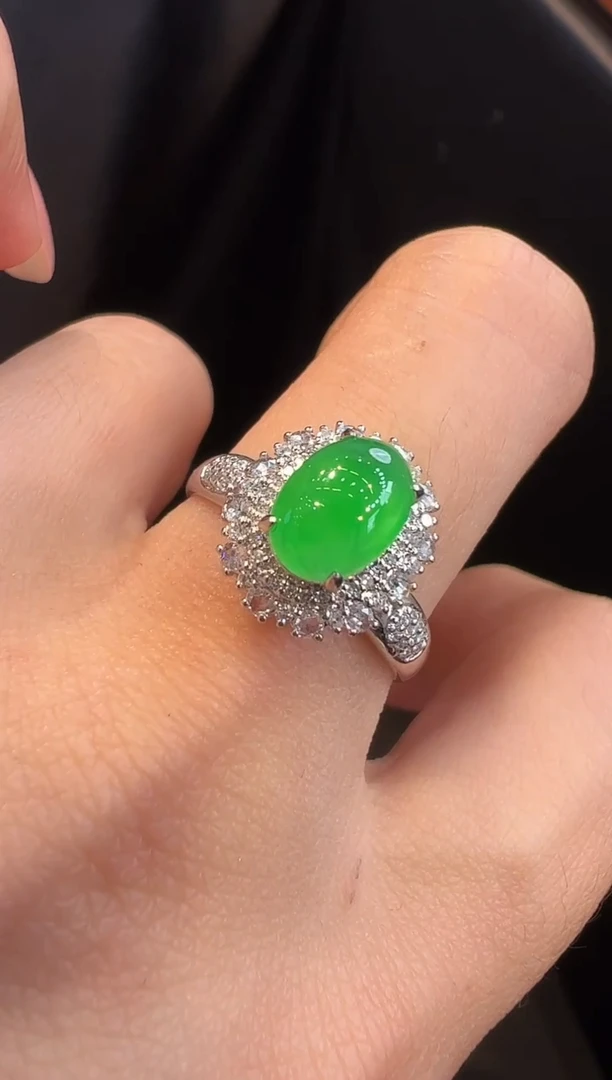 18K金镶嵌戒指翡翠戒指