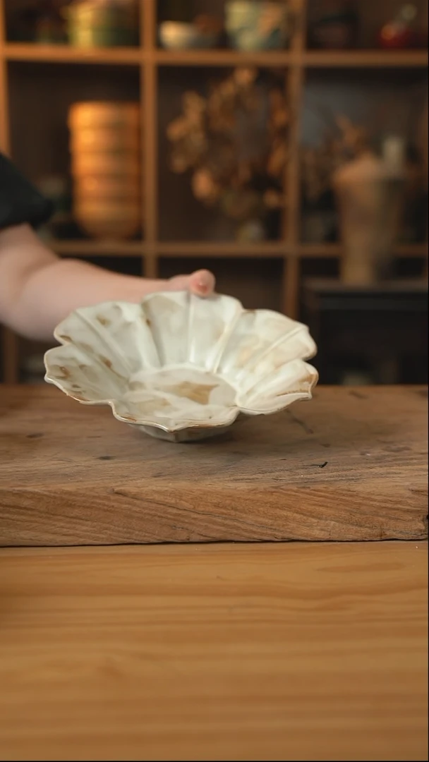 粉影系列的9英寸花瓣盘