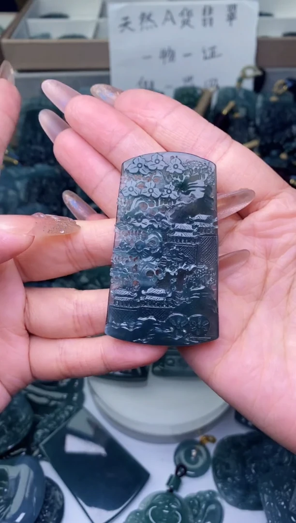 翡翠未镶嵌颈饰