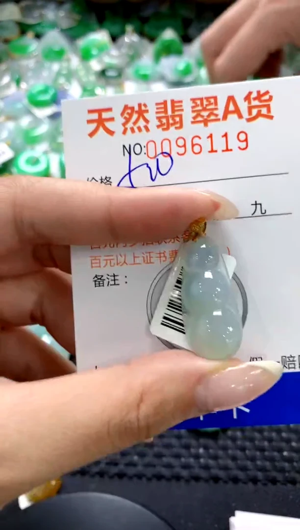 翡翠18K金镶嵌颈饰1111111111111111
