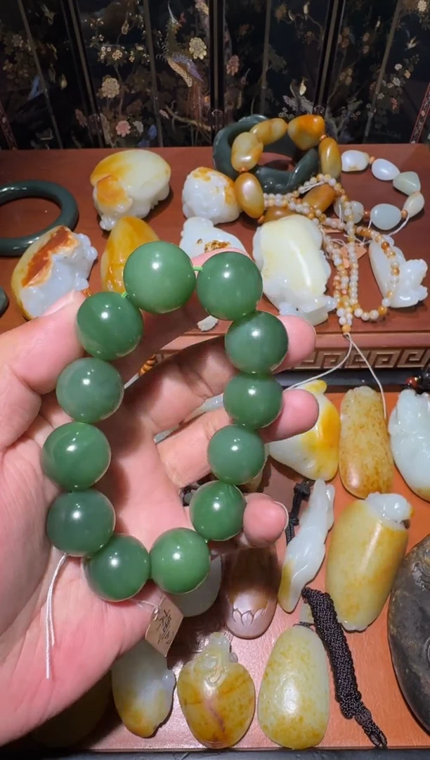 颈饰未镶嵌和田玉手串