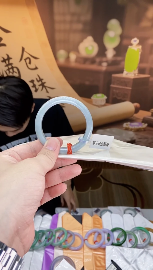 未镶嵌手镯翡翠手镯