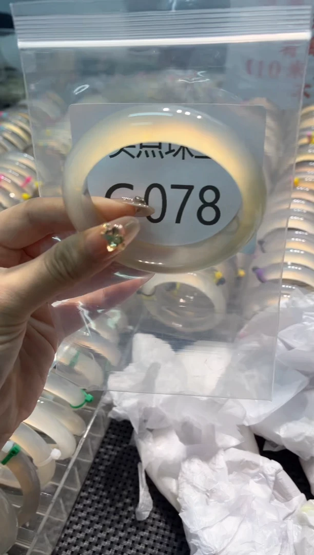 玛瑙/玉髓手镯未镶嵌CC078