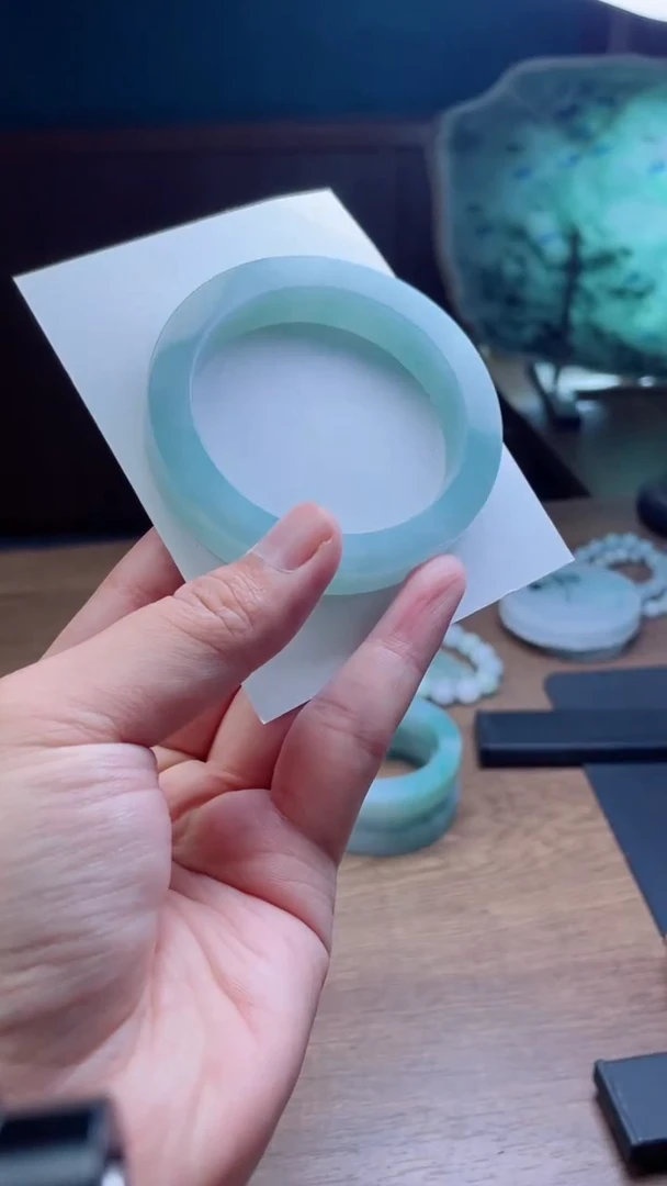 未镶嵌手镯定制翡翠英*定制