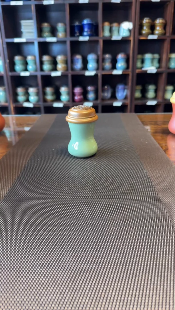 金钱扁    梅子青色一只金钱眼儿蒙芯