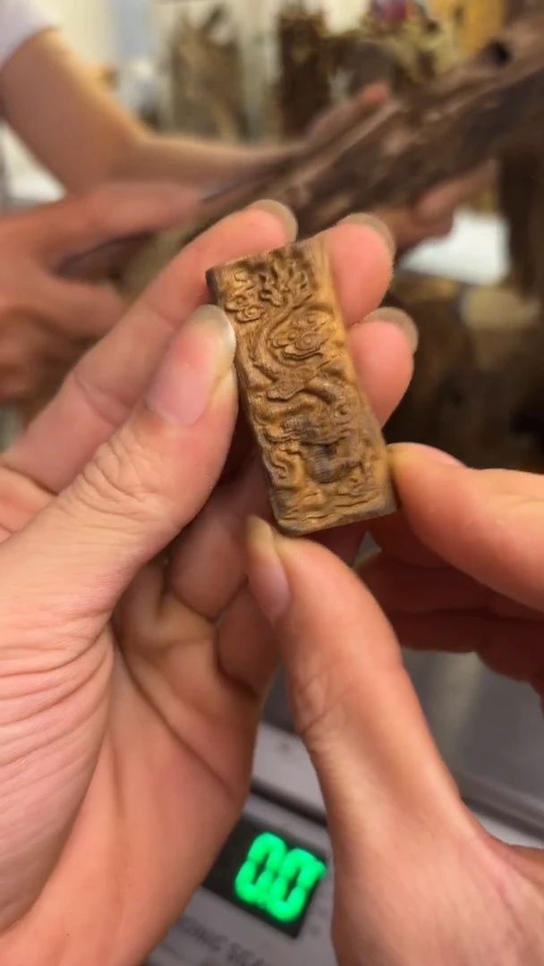 沉香沉香碎屑乌身圆叶品种