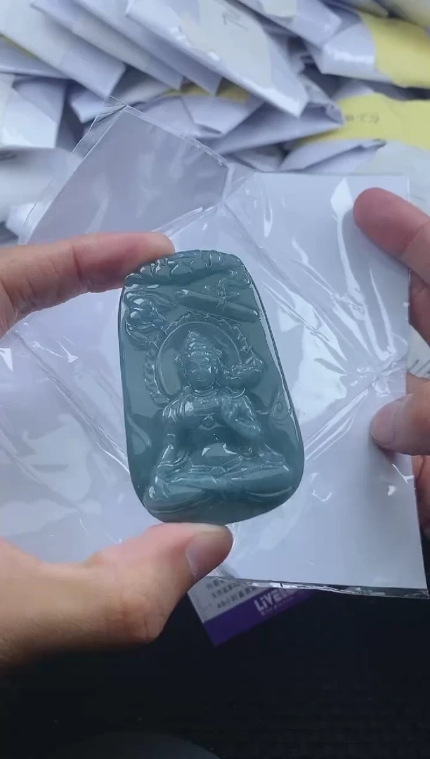 翡翠未镶嵌颈饰