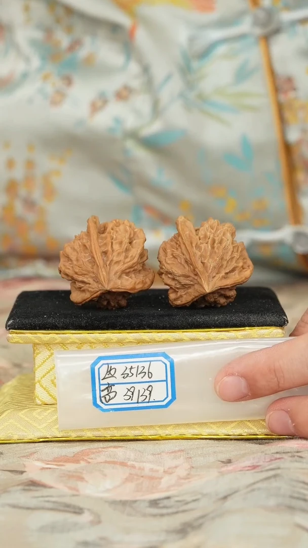 【闪购商品】文玩核桃把件盘山三棱