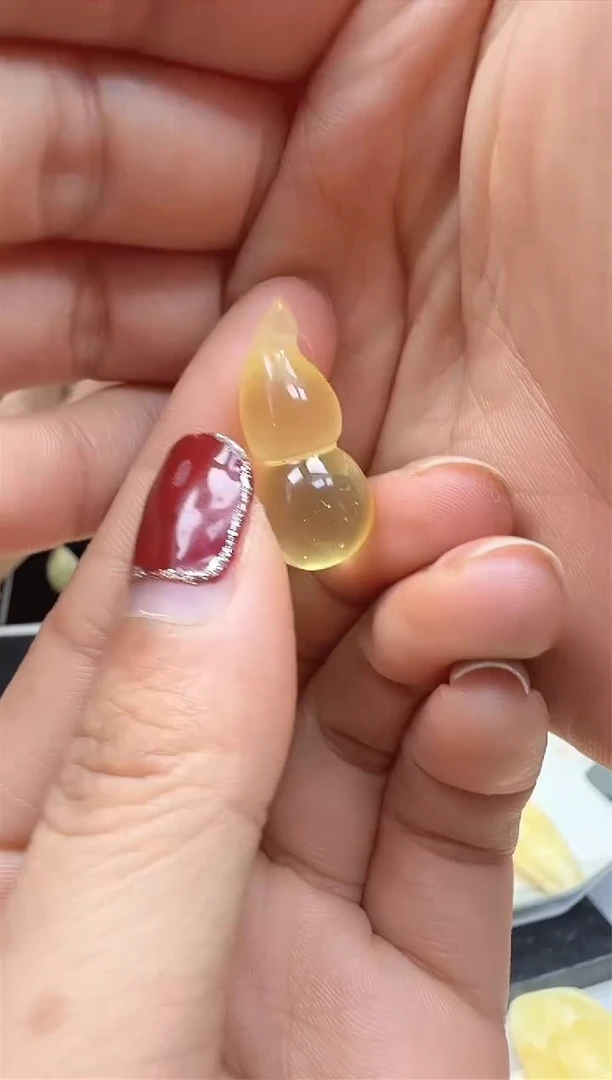 【闪购商品】琥珀裸石未镶嵌葫芦