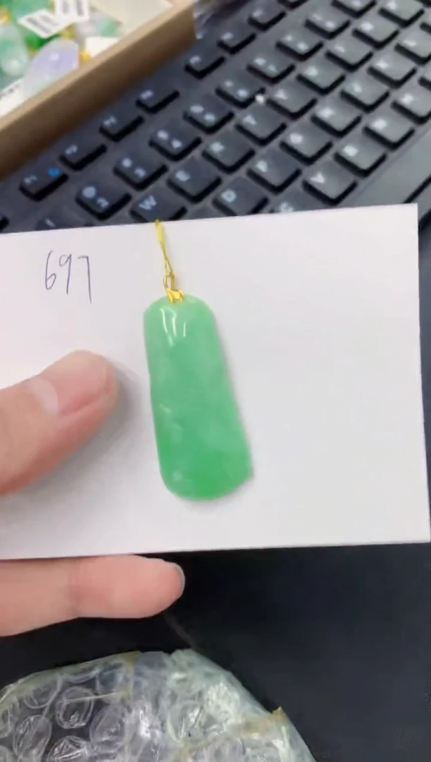 颈饰18K金镶嵌翡翠111111