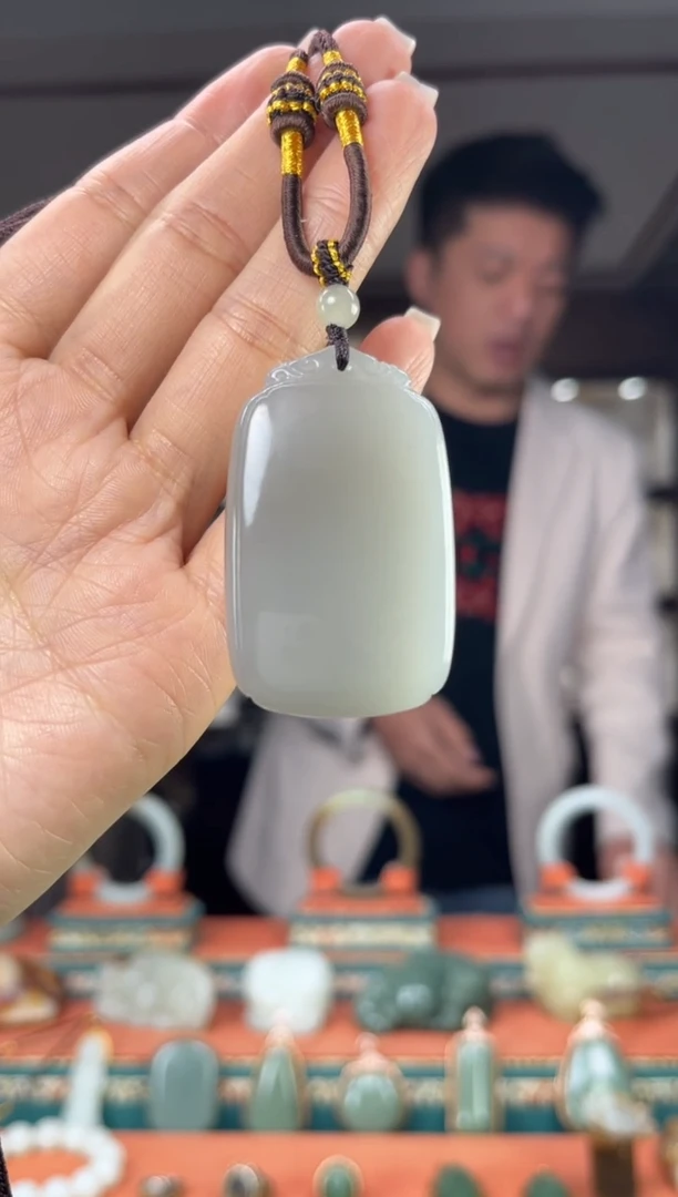 颈饰未镶嵌和田玉佩佩