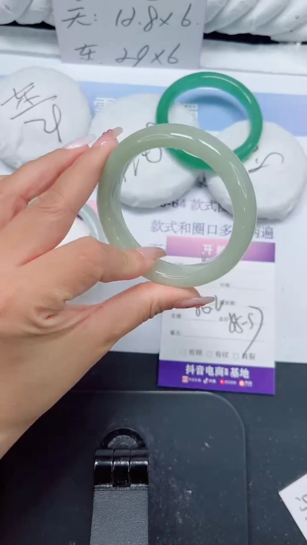 未镶嵌手镯石英质玉80-56.2