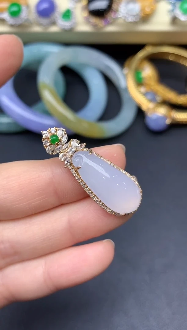 颈饰18K金镶嵌翡翠270-雪姐翡翠天天见