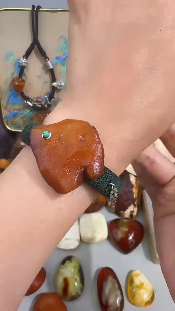 未镶嵌琥珀裸石琥珀