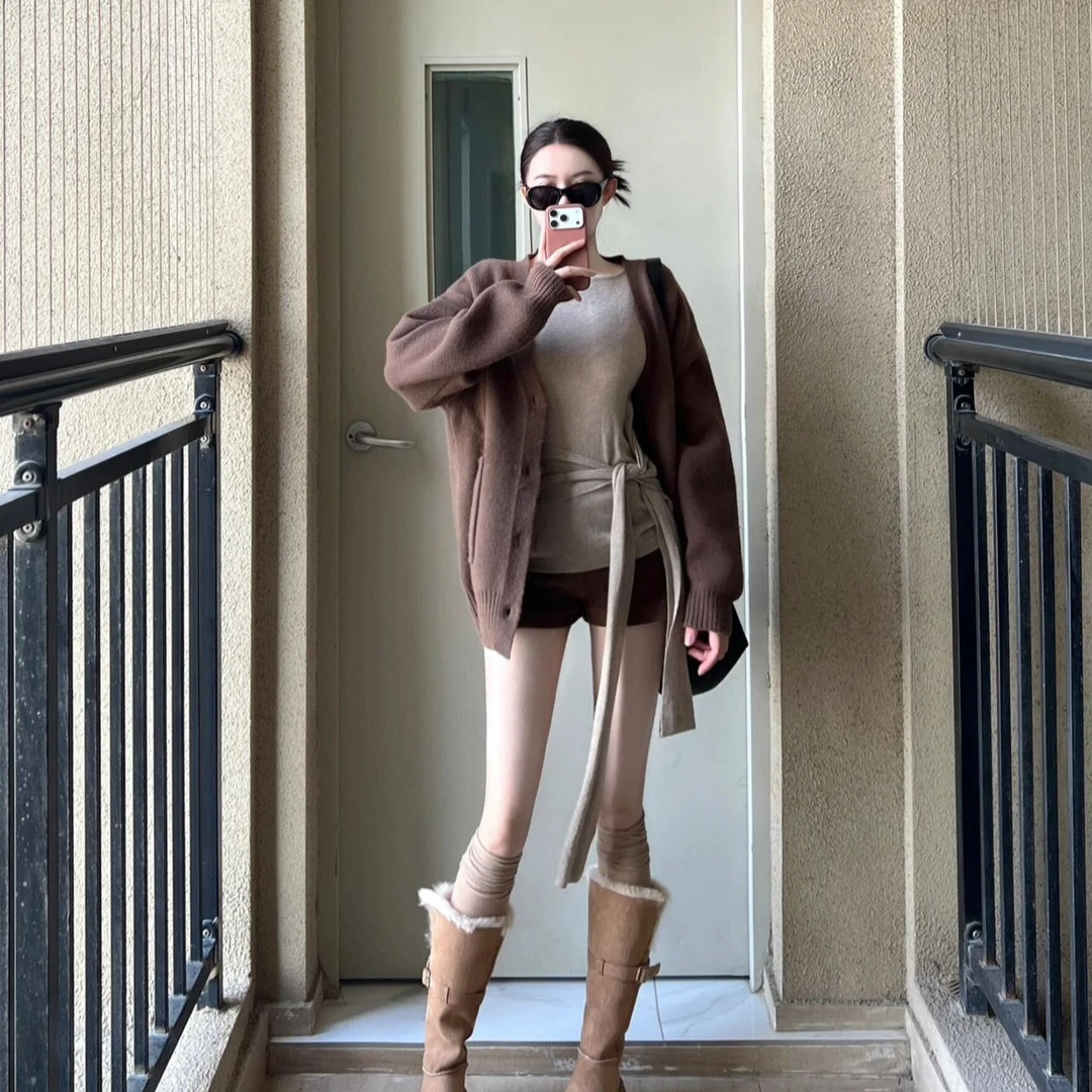 复古深咖色单排扣V领长袖针织衫女2025新款宽松减龄百搭毛衣外套