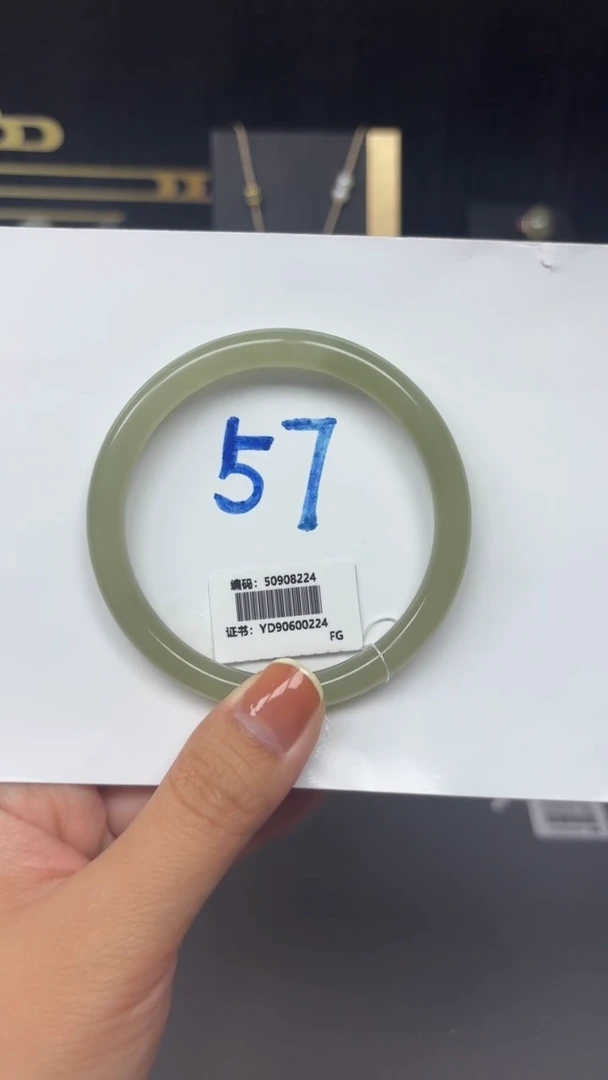 未镶嵌手镯和田玉8224