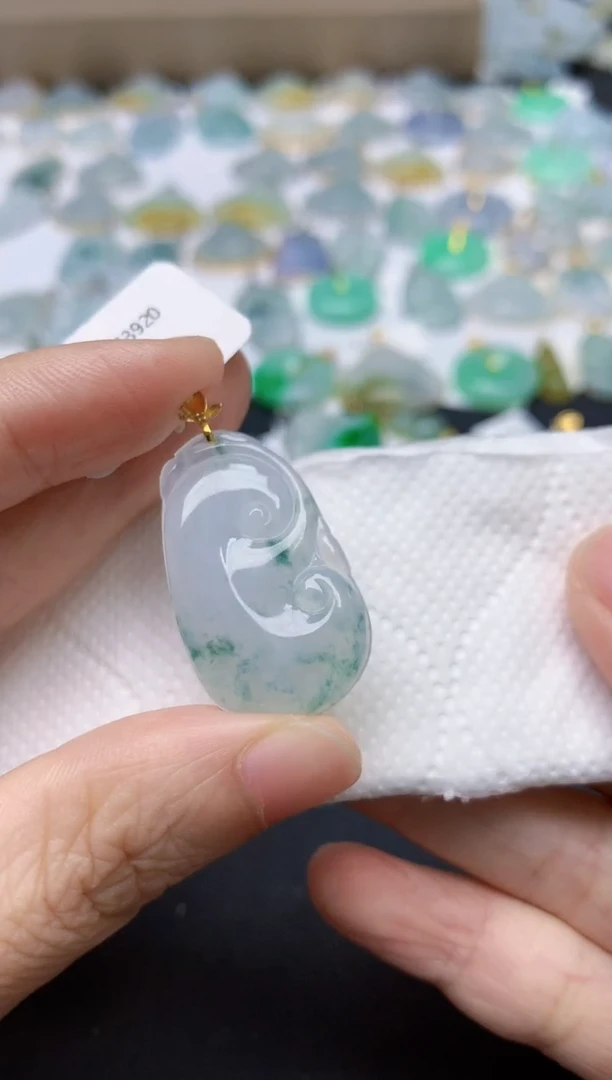 翡翠18K金镶嵌颈饰天然缅甸A货翡翠