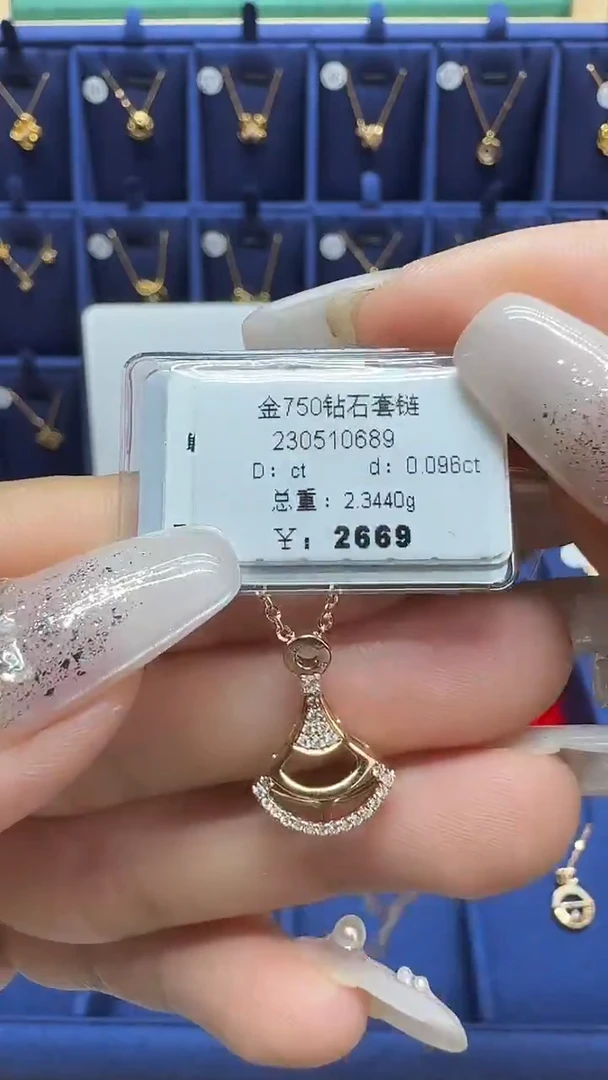 项链18K金镶嵌钻石项链