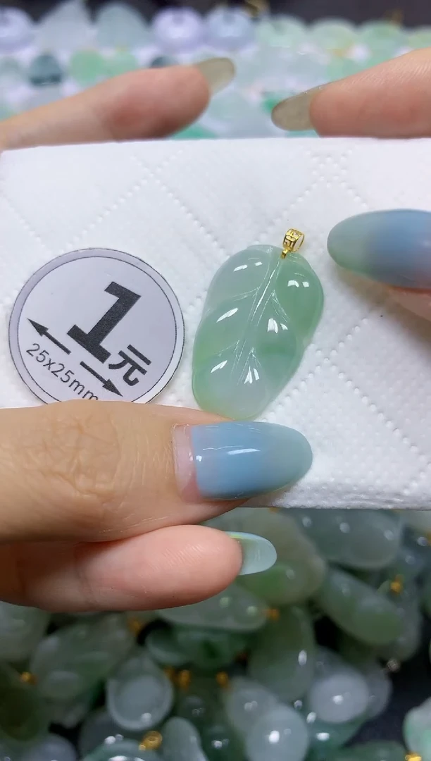 翡翠18K金镶嵌颈饰天然翡翠A货