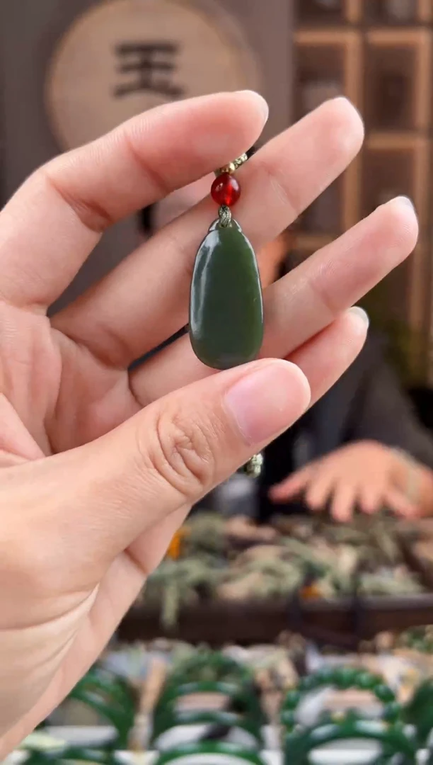颈饰未镶嵌和田玉拍一发一，拍一发一